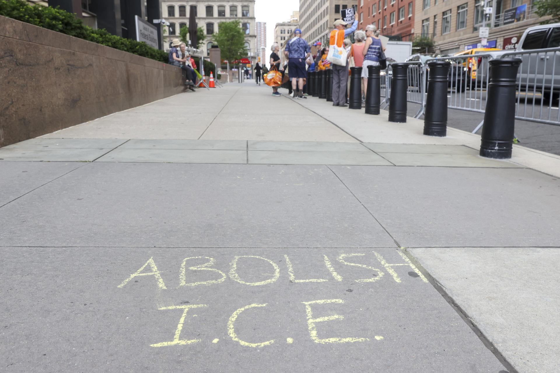 Demandan a la administración Trump por retirar el derecho a fianza a inmigrantes