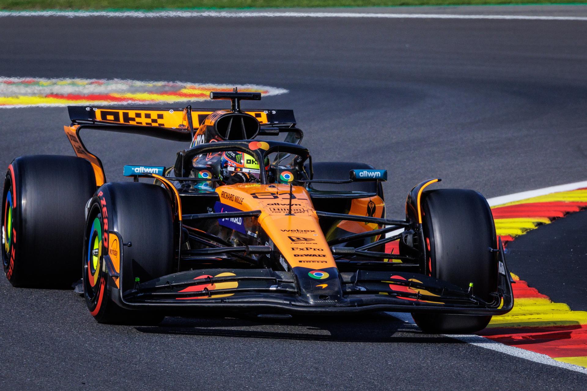 Piastri brilló en Bélgica para quedarse con la pole de la carrera esprint por delante de Verstappen