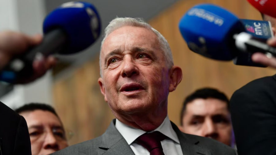Álvaro Uribe, condenado por dos delitos y pagará pena de cárcel