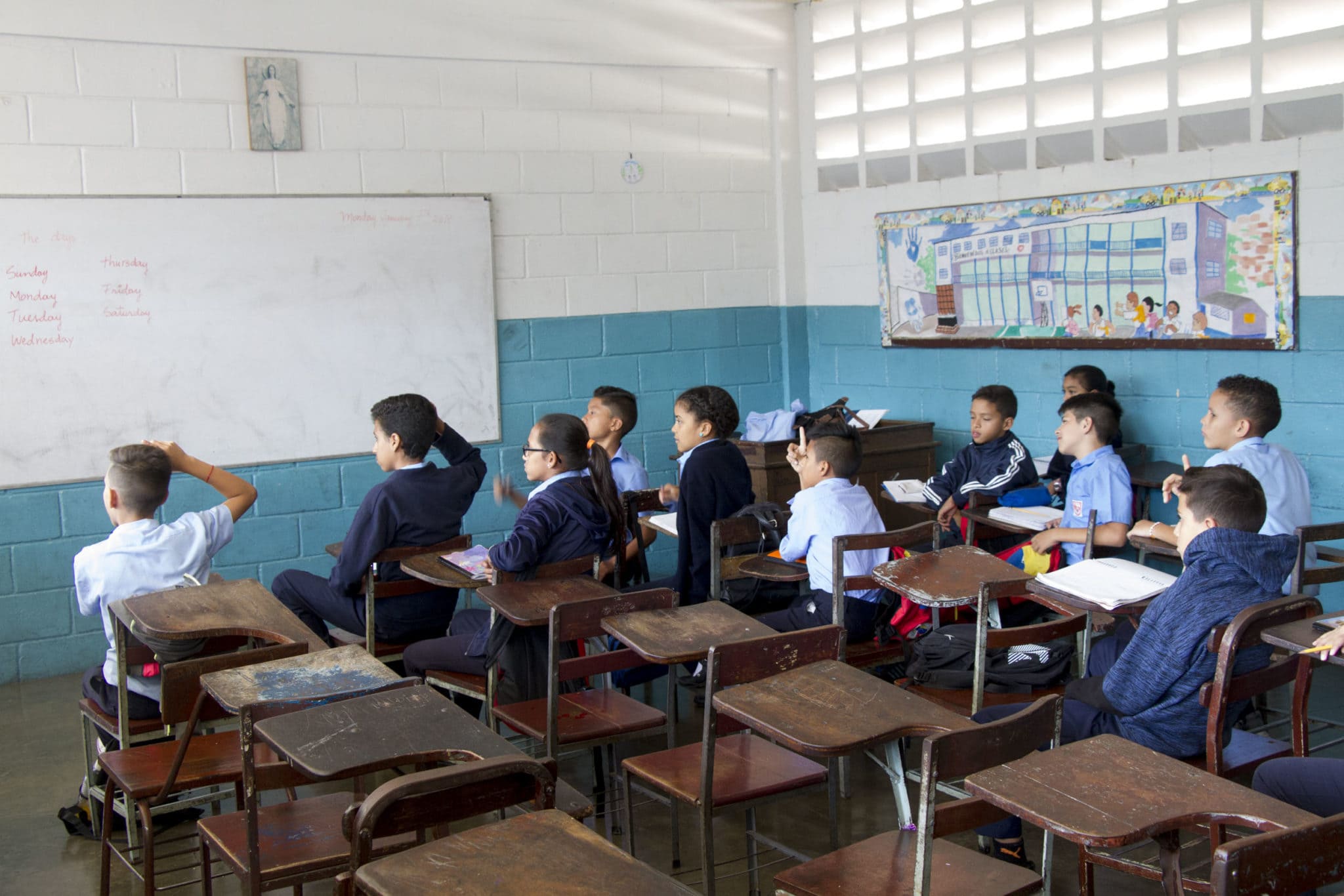 Inflación descontrolada obliga a colegios privados a aumentar matrículas escolares en Venezuela