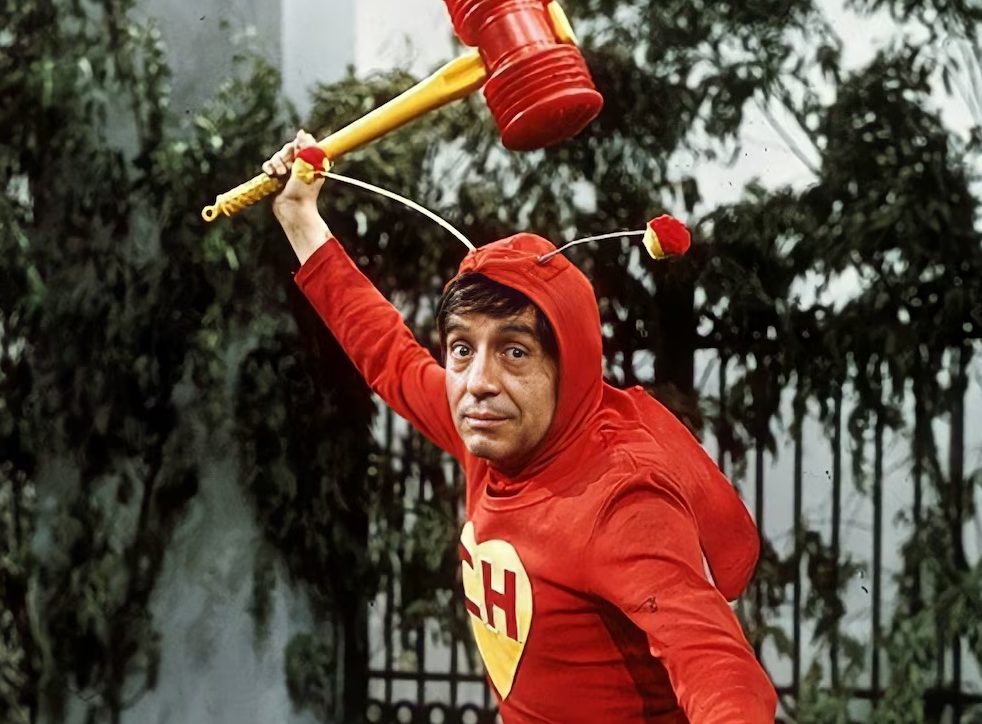 Chespirito acabó herido por un arma de utilería mientras grababa "El Chapulín Colorado"