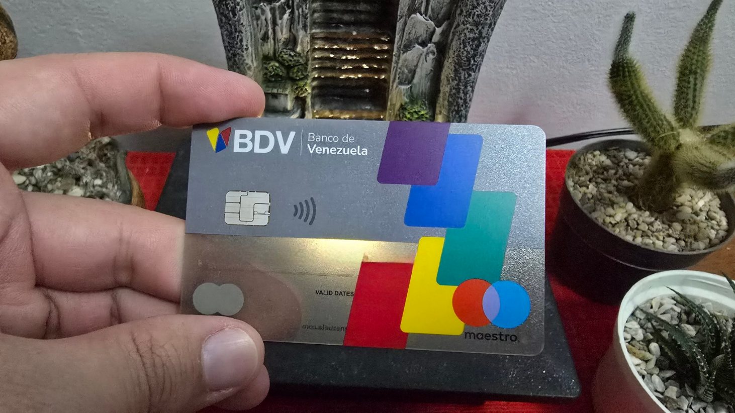 Coge dato: el comerciante no debe tocar la tarjeta contactless de su cliente
