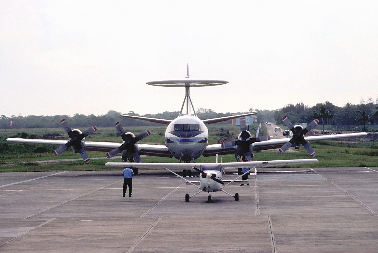 Avión espía estadounidense volvió a sobrevolar al borde de Venezuela en busca de criminales