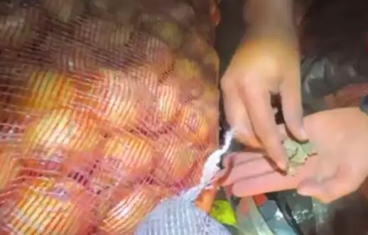 VIDEO: Camión que transportaba cebollas fue interceptado en Colombia con toneladas de marihuana