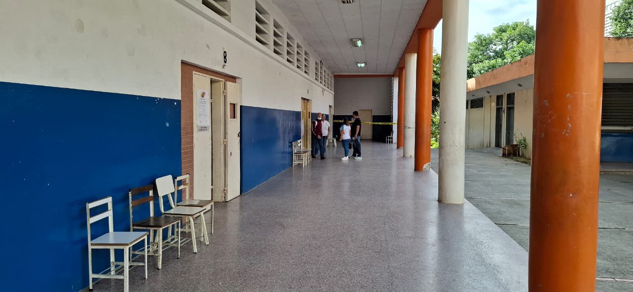 Panorama desolador en Caracas: centros sin votantes y llenos de uniformados este #27Jul (FOTOS)