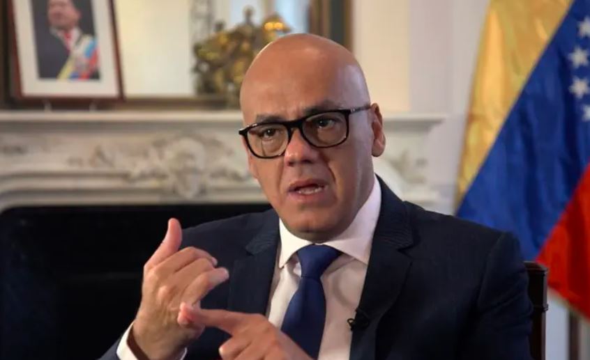 Jorge Rodríguez dijo que hay un plan de "falsa bandera" contra la embajada de EEUU en Caracas