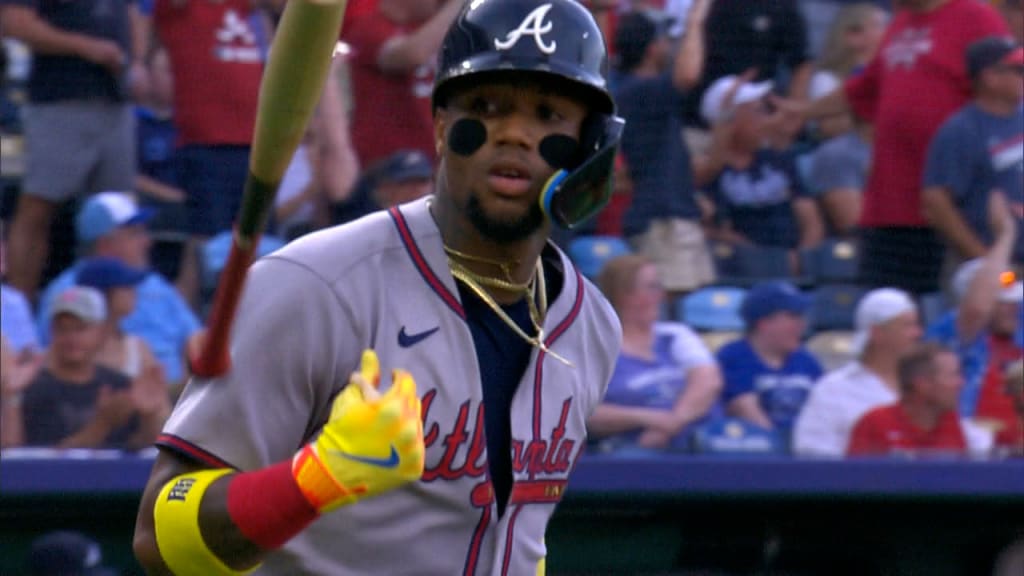 Ronald Acuña Jr. no perdona: abrió la semana con descomunal JONRÓN frente a los Reales (Video)