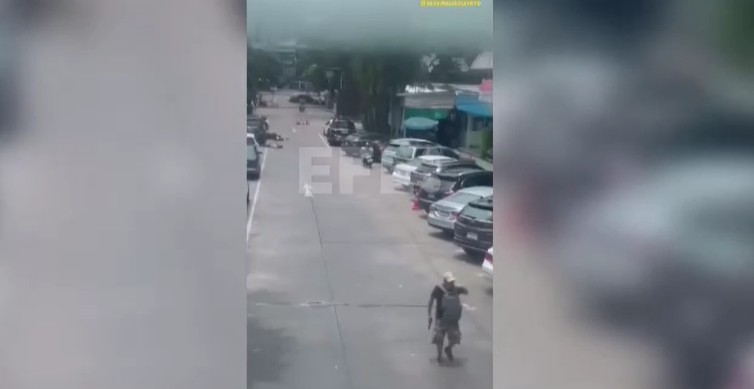 Un hombre mata a varias personas en un tiroteo en mercado turístico de Bangkok y se suicida