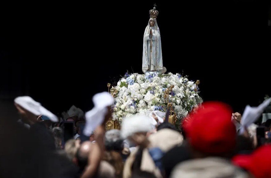 Encuentran misteriosa cápsula en imagen de la Virgen de Fátima: "Podría tener un mensaje"