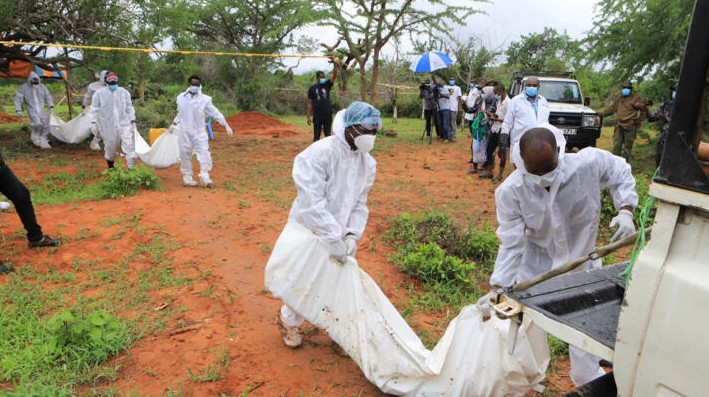 Rescatan a cuatro personas desnutridas por una presunta secta en Kenia y hallan restos de tres