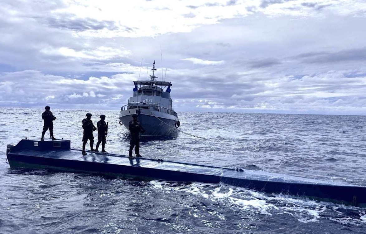 La Marina salvadoreña intercepta cargamento de 1,3 toneladas de cocaína en el Pacífico