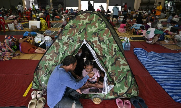 Más de 138.000 evacuados en Tailandia ante los enfrentamientos fronterizos con Camboya