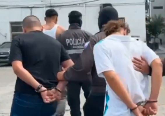 VIDEO: Policía de Ecuador detuvo a dos venezolanos por secuestrar a un funcionario público