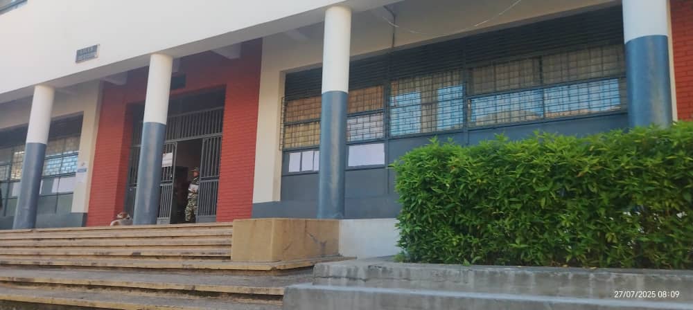 Farsa electoral sin gente: Centro de votación en Mérida completamente vacío este #27Jul (FOTOS)