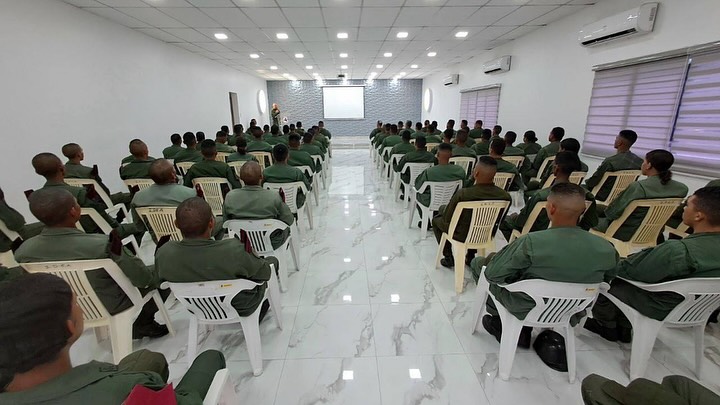 ¡Solo faltaron cotufas! Militares fueron obligados a ver y aplaudir el último discurso de Maduro