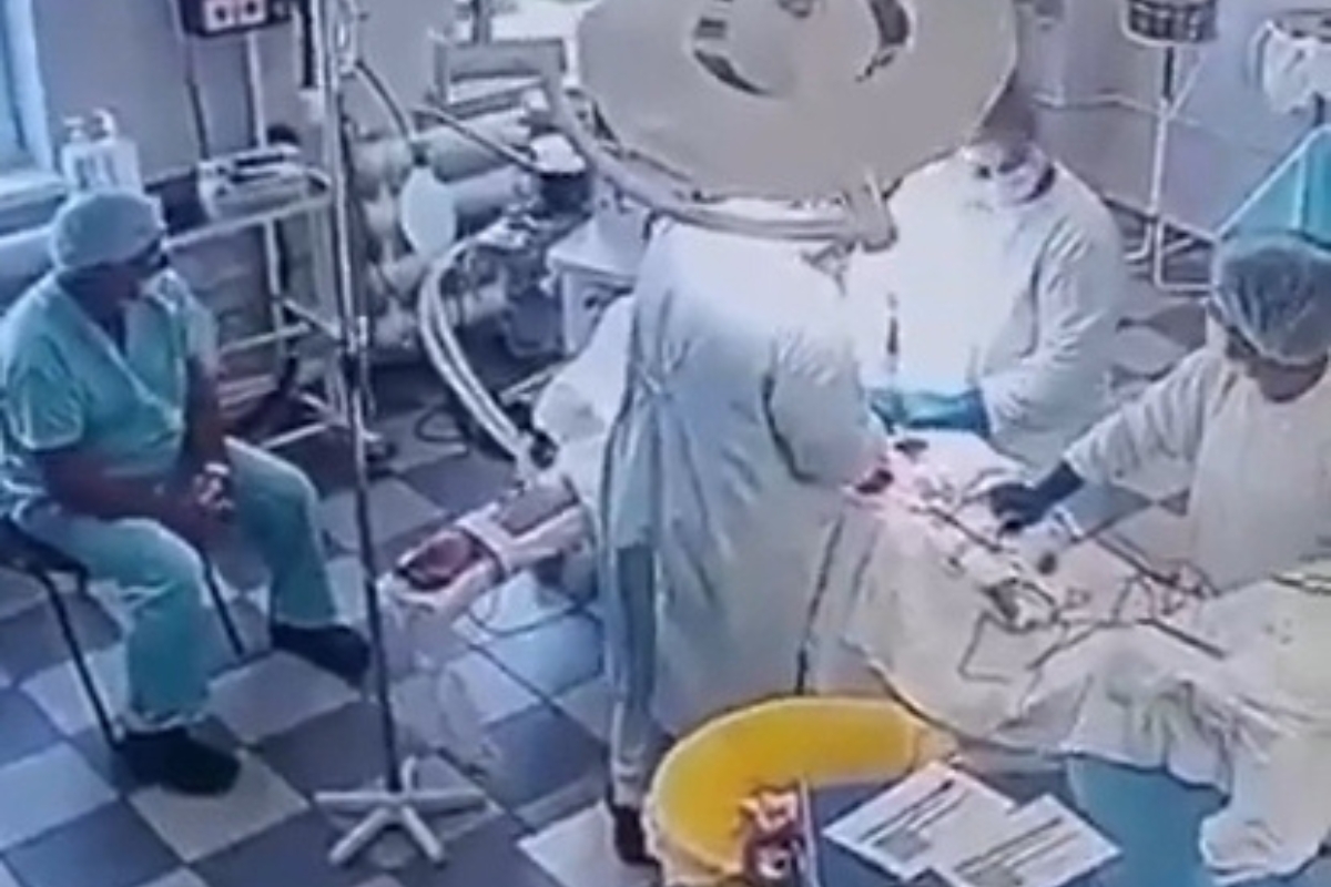 Impactante VIDEO: cirujanos continuaron operando en medio del brutal terremoto en Rusia