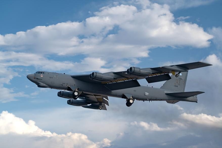 Piloto comercial evadió por poco la colisión con un bombardero B-52 sobre Dakota del Norte