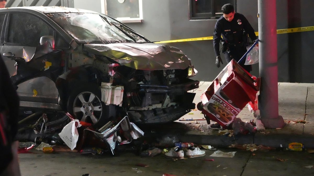 Policía de Los Ángeles está tras la pista del hombre que disparó al conductor del atropello masivo