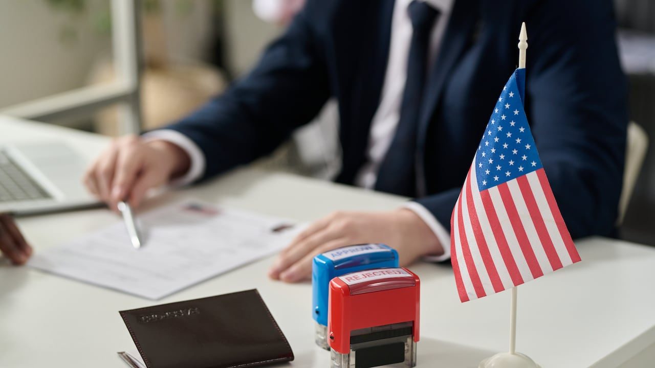 La visa que podría facilitar la migración legal de muchos latinos a EEUU