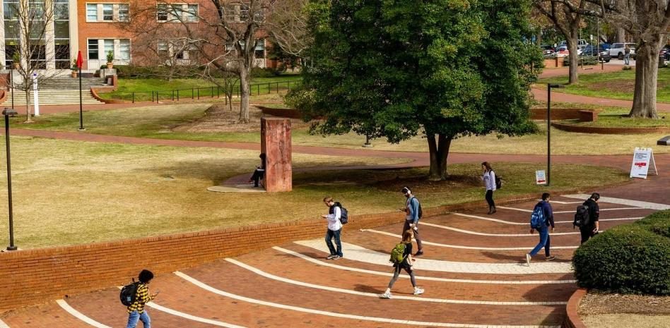 Nueva York impuso una medida drástica en sus escuelas y dejó a los estudiantes sin opción