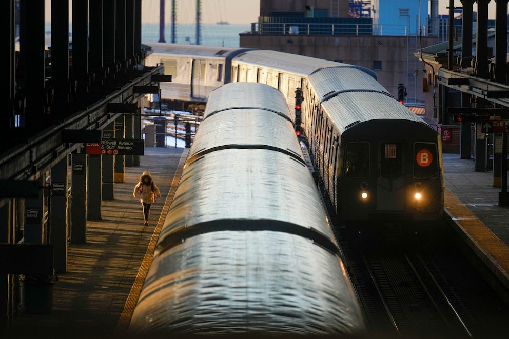 Apagón en el metro de Nueva York provocó retrasos y suspensiones en varias líneas