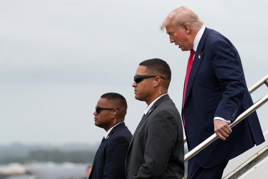 Agente del Servicio Secreto que protegía a Trump intentó colar a su esposa en el viaje a Escocia
