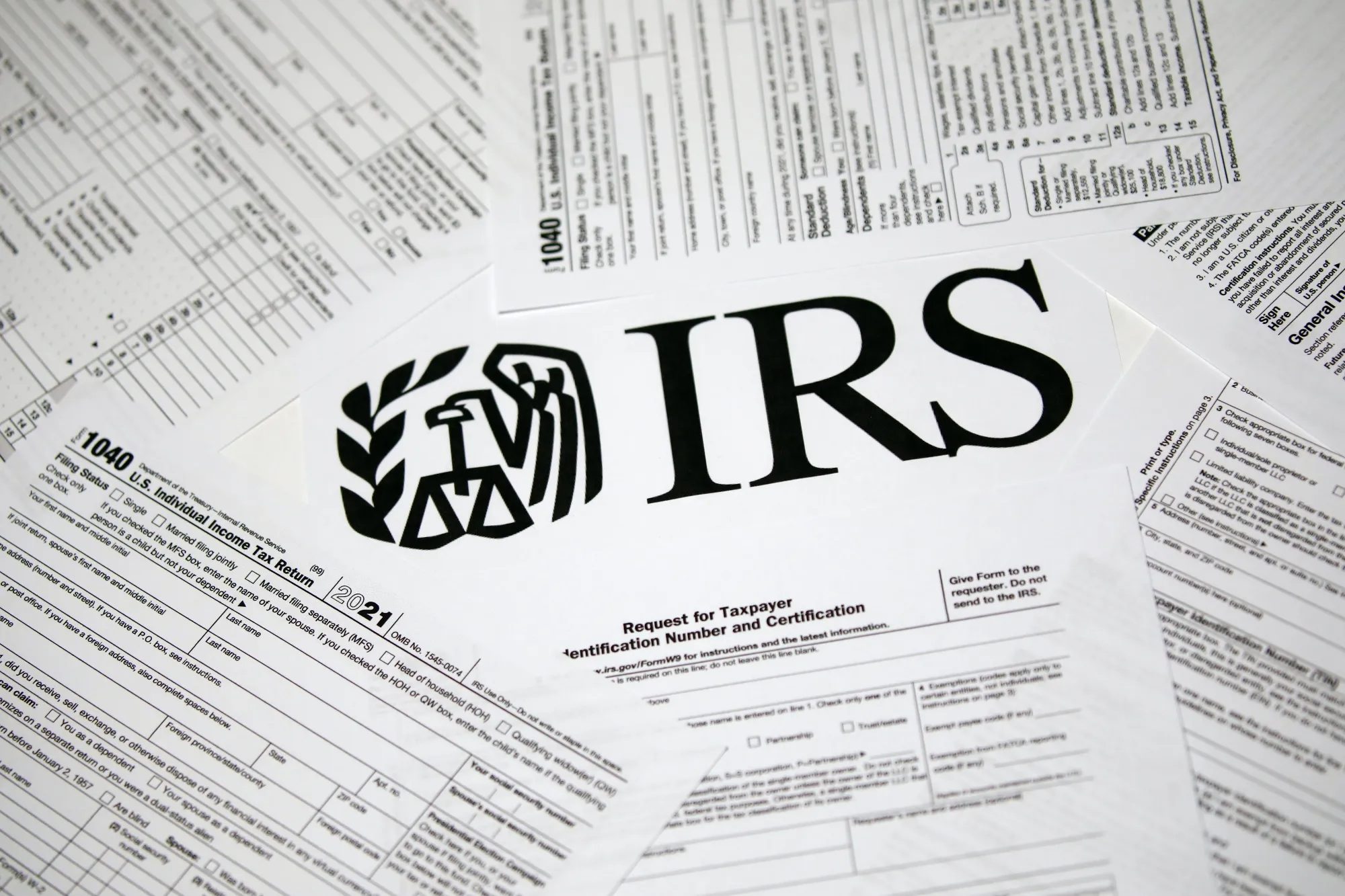 El IRS otorgará casi 1.400 dólares como cheque de estímulo: estos son los requisitos