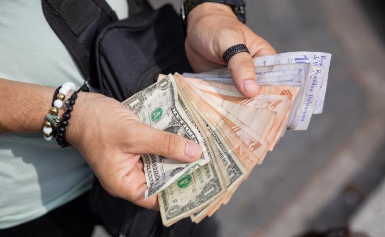 Devaluación del bolívar se acentúa en medio de un panorama que afecta a venezolanos
