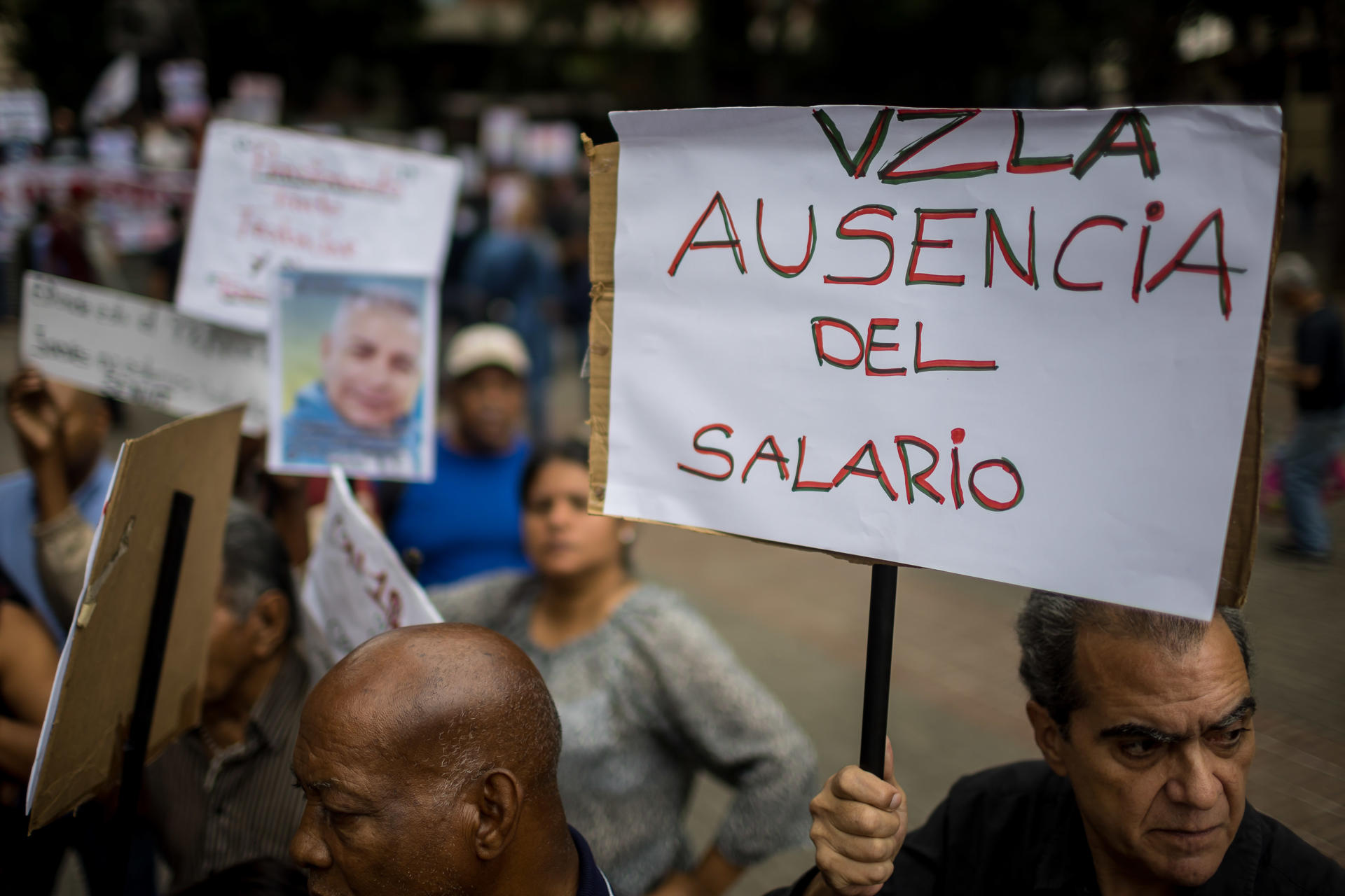 Realidad sin maquillaje: sueldos pulverizados y precios en alza hunden el poder adquisitivo de los caraqueños