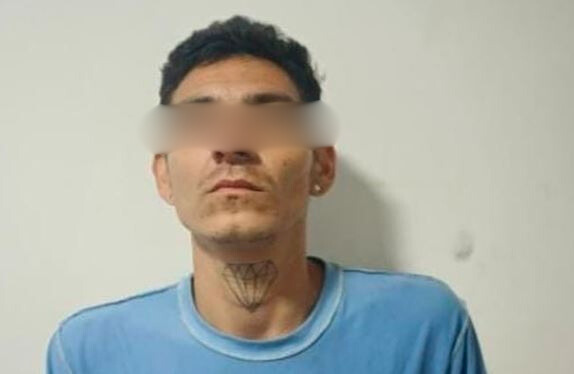 Le pusieron los ganchos a un hombre por golpear y amenazar de muerte a su madre en Caracas