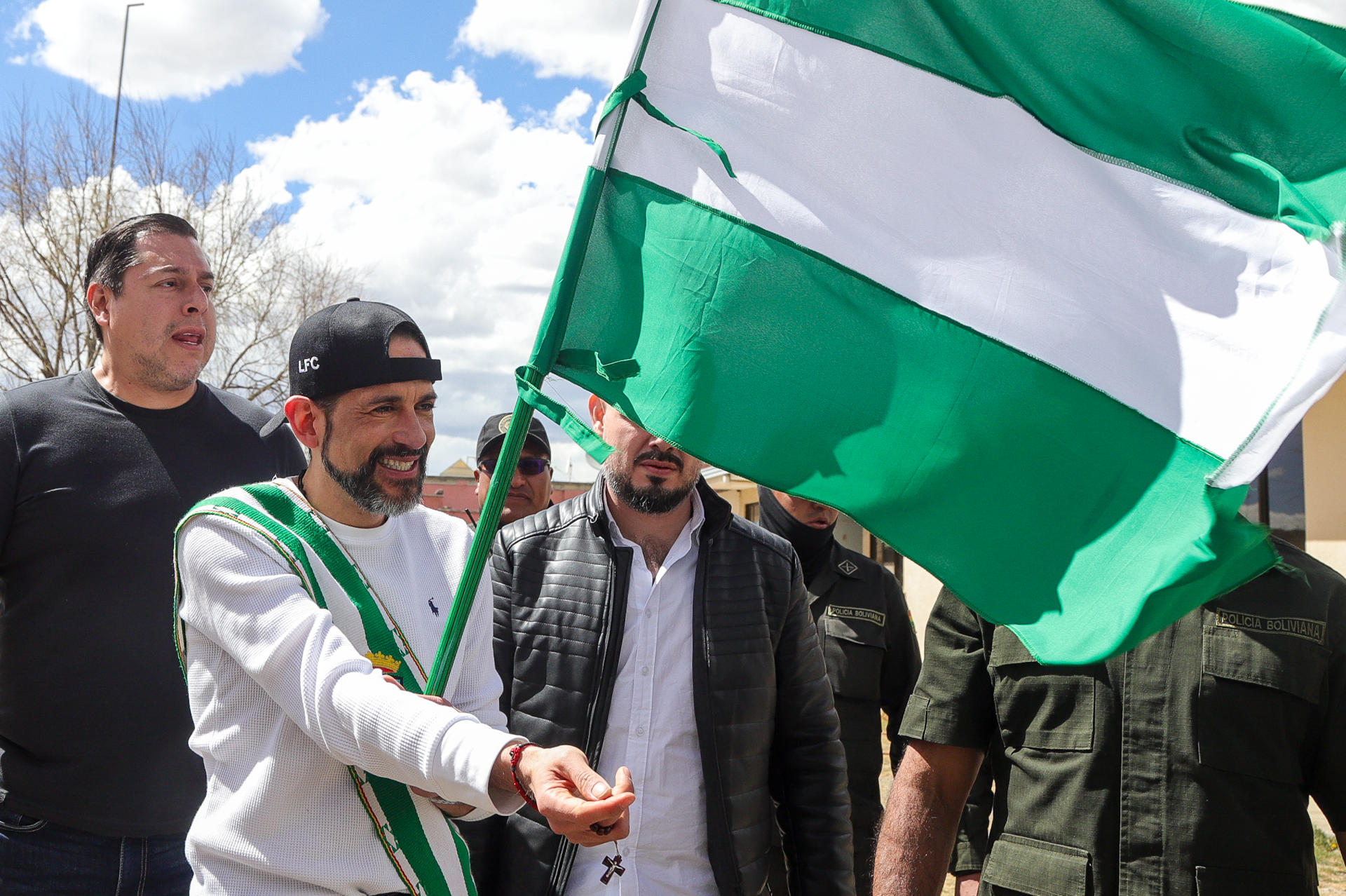 Líder opositor de Bolivia, Luis Camacho, fue oficialmente excarcelado y podrá defenderse en libertad