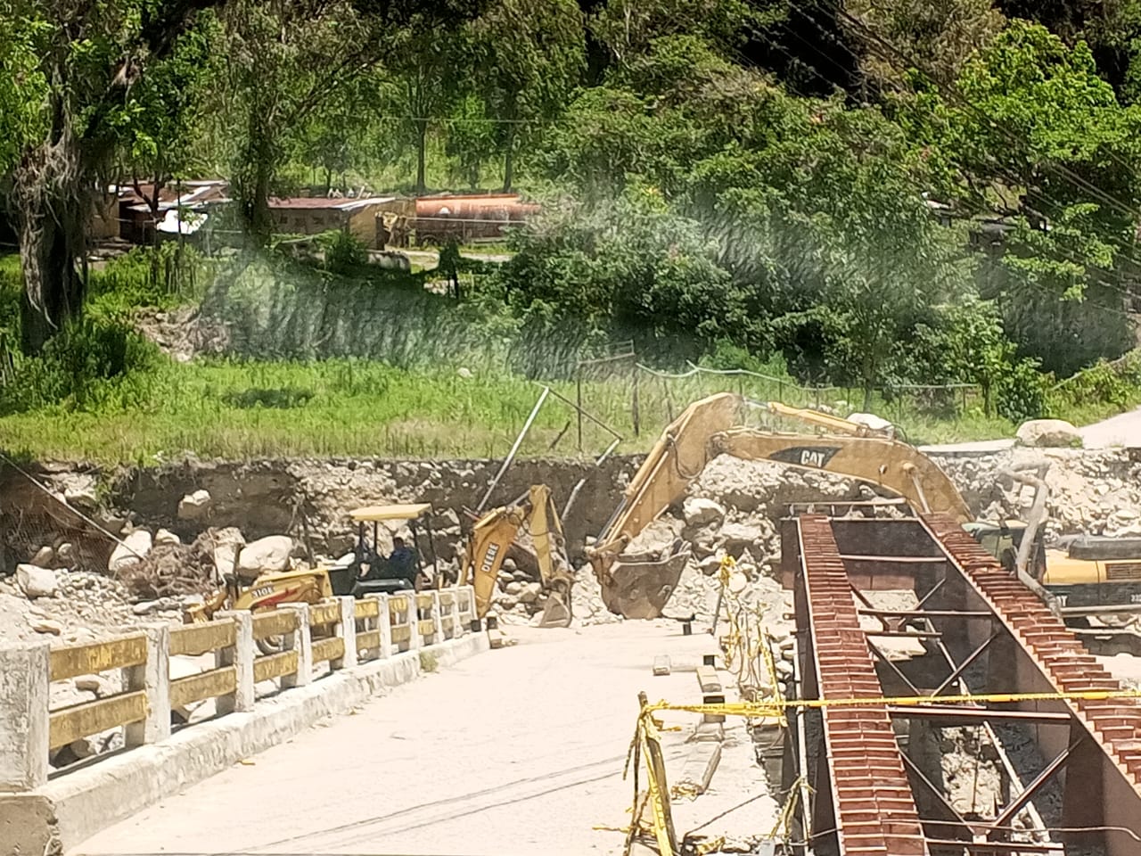 A dos meses de las implacables lluvias, vecinos de Tabay esperan restauración del puente "Puerto Río"