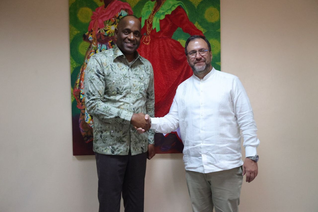 Chavismo también buscó el apoyo de Antigua y Barbuda contra despliegue de EEUU en el Caribe