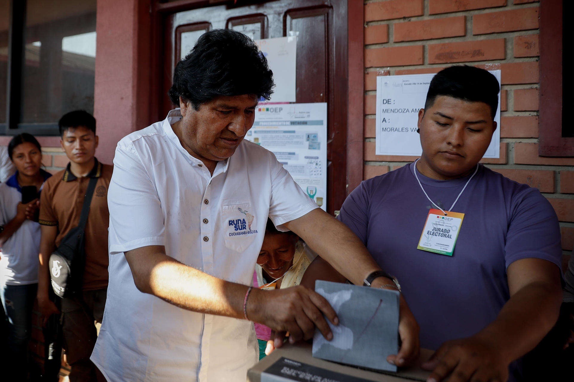 Evo Morales anuló su voto y dijo que Luis Arce tiene un plan para cometer fraude