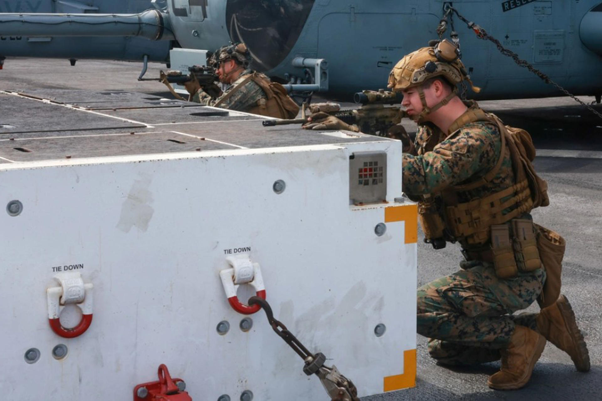 El Mundo: Trump abre nuevos escenarios con su despliegue armamentístico para presionar a Maduro