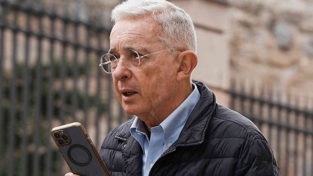 Álvaro Uribe comparecerá ante la Fiscalía colombiana por investigación sobre masacres de paramilitares en esta fecha