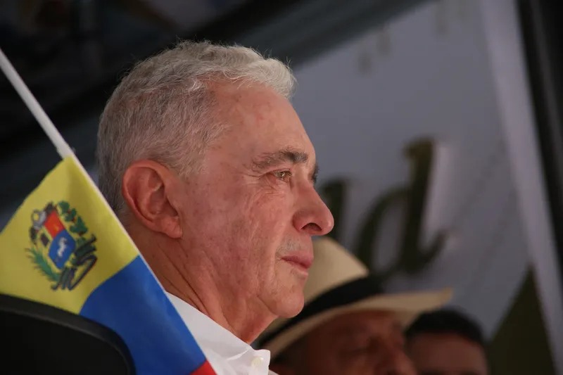 La feroz arremetida de Álvaro Uribe Vélez contra Nicolás Maduro tras obtener su libertad