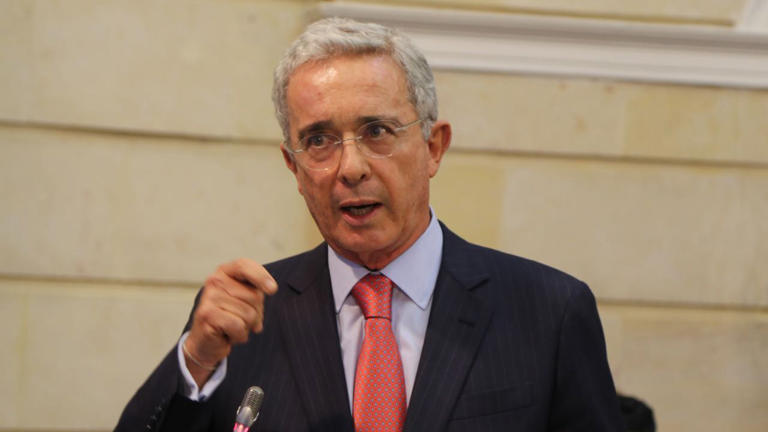 Partidarios de Álvaro Uribe consideran que lo condenaron para dejarlo fuera de la campaña electoral