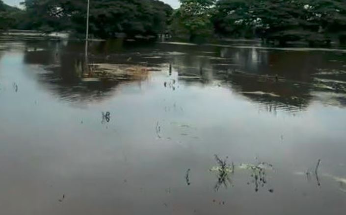 Dura travesía: Inundaciones en Apure complica el traslado a Caracas de dos hermanos con cáncer (VIDEO)