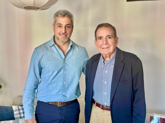 Mario Abdo Benítez se reunió con Edmundo González y envió contundente mensaje