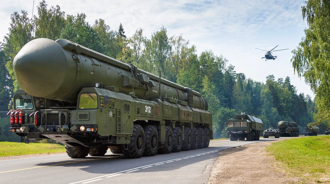 Putin entregó al ejército ruso el primer misil hipersónico Oréshnik