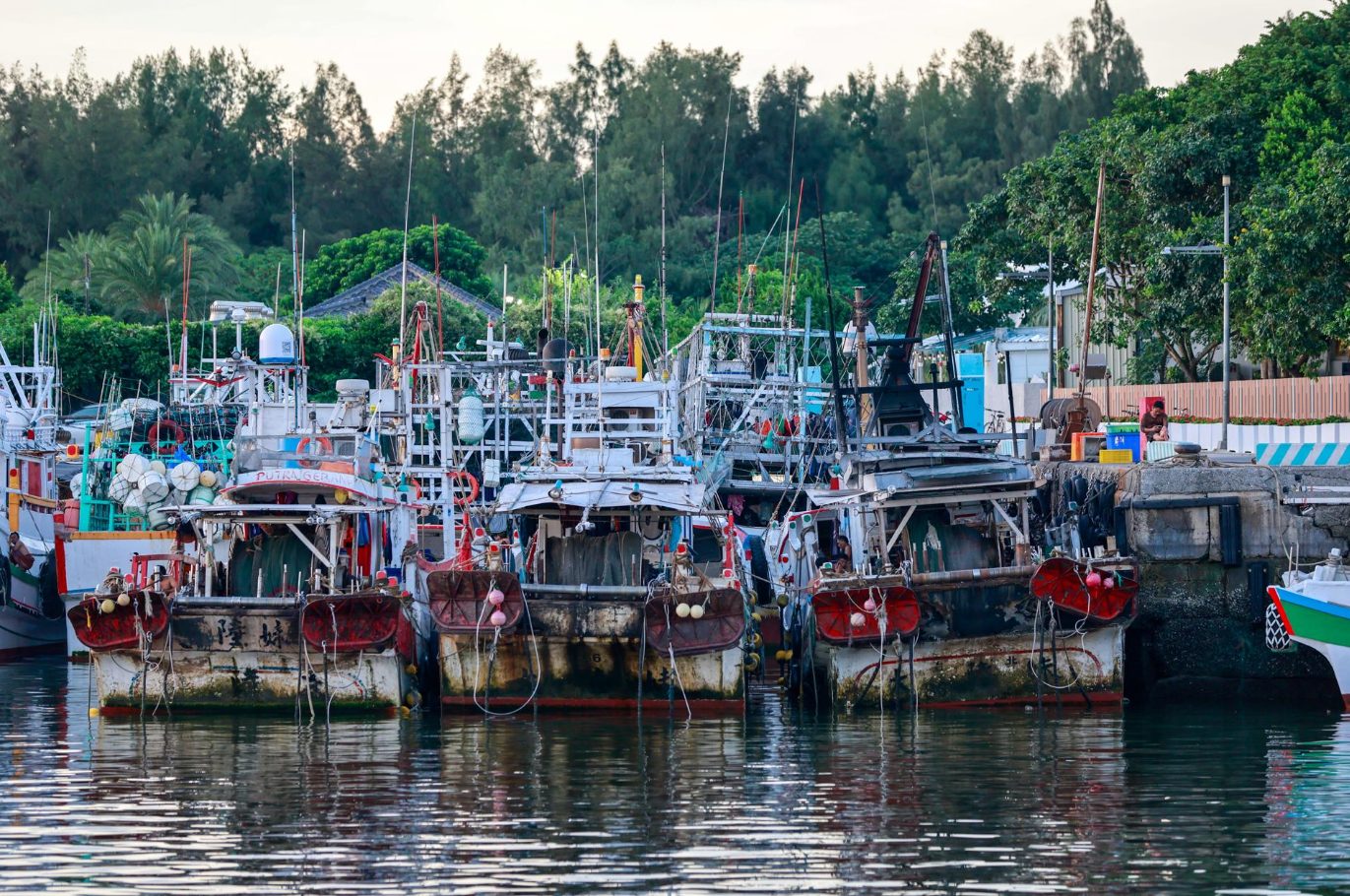 El tifón Podul tocó tierra en el este de Taiwán como un huracán de categoría 2