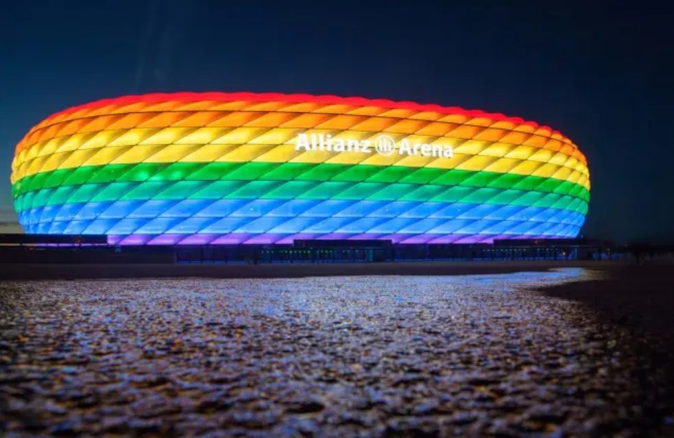Exfutbolista confesó que algunos jugadores homosexuales "tienen novias falsas por miedo"