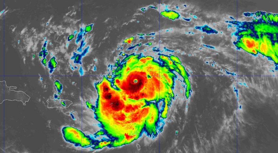 El huracán Erin alcanzó la categoría 4 en el Atlántico, sin amenazas directas en tierra