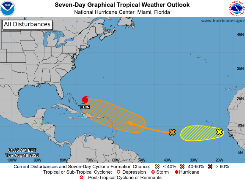 El huracán Erin decrece a categoría 3 pero EEUU alerta de que aún es peligroso