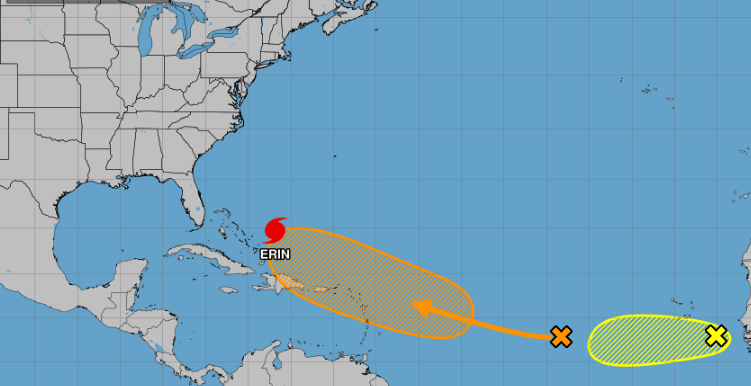 El huracán Erin decrece a categoría 3 pero EEUU alerta de que aún es peligroso