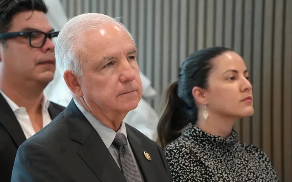 Congresista estadounidense aconsejó a Maduro que vaya a Cuba "antes que sea demasiado tarde"