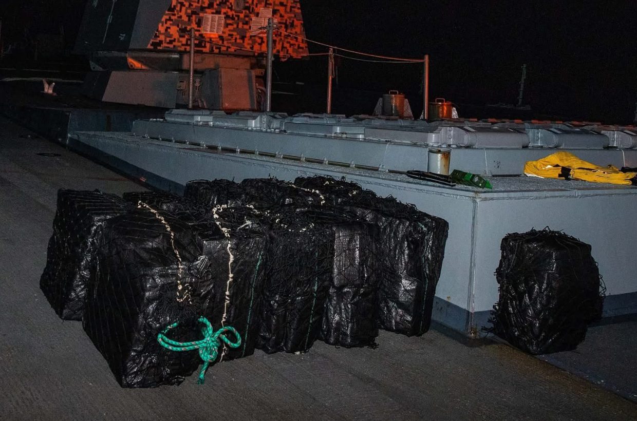 Destructor de EEUU incautó más de media tonelada de cocaína en el océano Pacífico