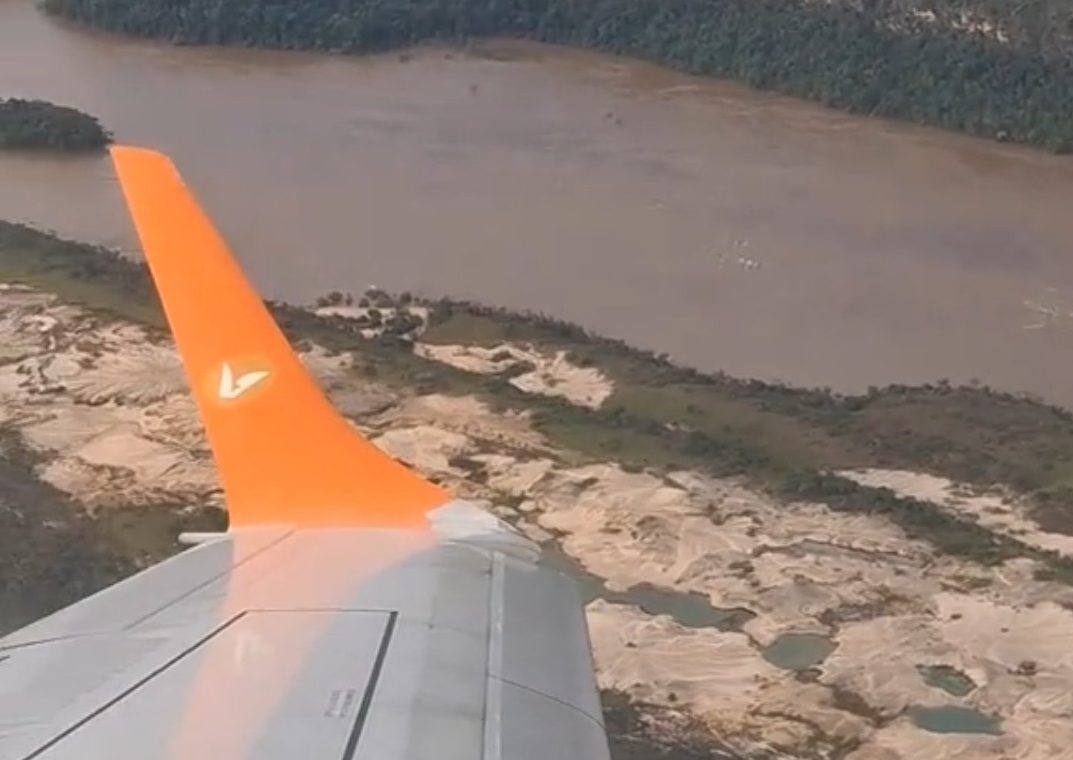 FOTOS: pasajeros registraron ecocidio en el Arco Minero desde un avión de Conviasa