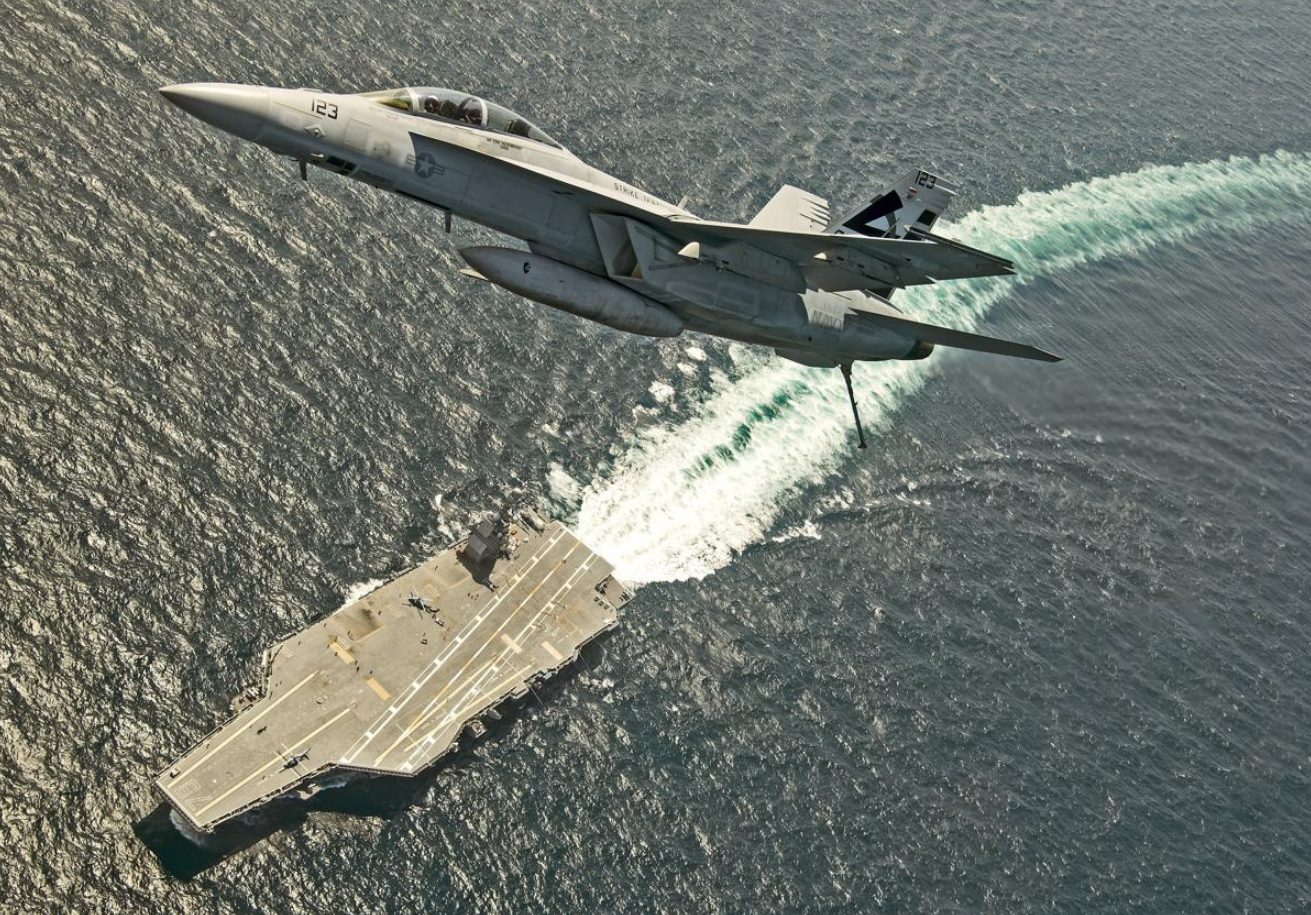 La Otan, a la caza del submarino ruso que amenazó a un portaaviones estadounidense